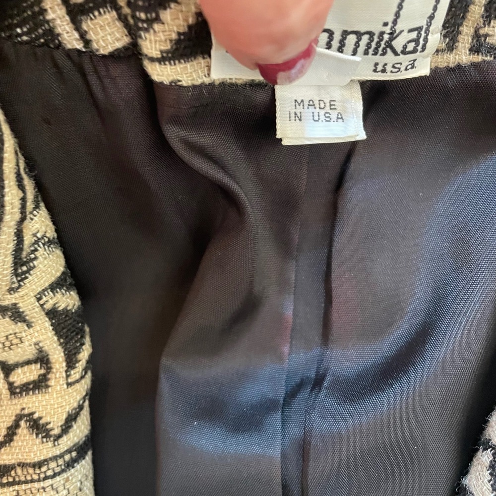 Karen Mikal Black and Tan Patterned Blazer - Picture 9 of 11